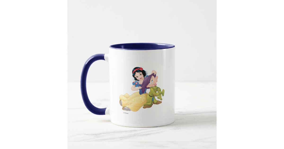 https://rlv.zcache.com/snow_white_and_dopey_mug-rda5c1d7db27a43d9b3b8982924150221_kfpwe_630.jpg?rlvnet=1&view_padding=%5B285%2C0%2C285%2C0%5D