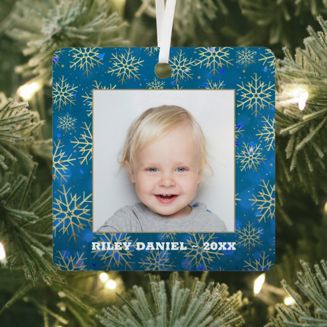 Snowflake Photo Metal Ornament (Insitu)