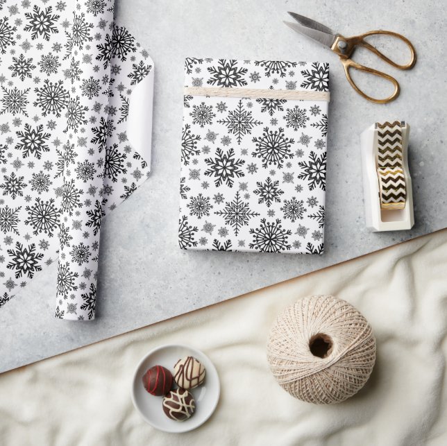 Snowflakes pattern  wrapping paper (Crafts)