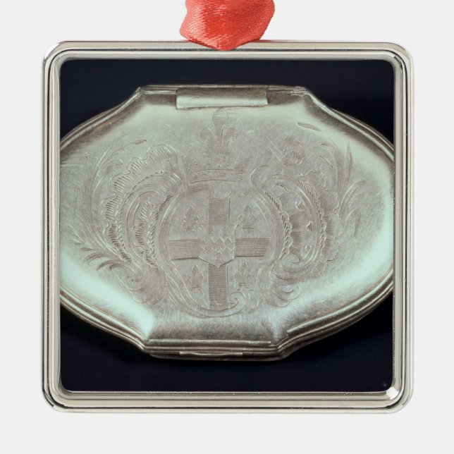 Snuff box embossed with a coat of arms, c.1820 metal ornament (Front)