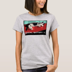 Social Battery 1% Tuxedo Cat Meme – Sleepy Cat  T-Shirt