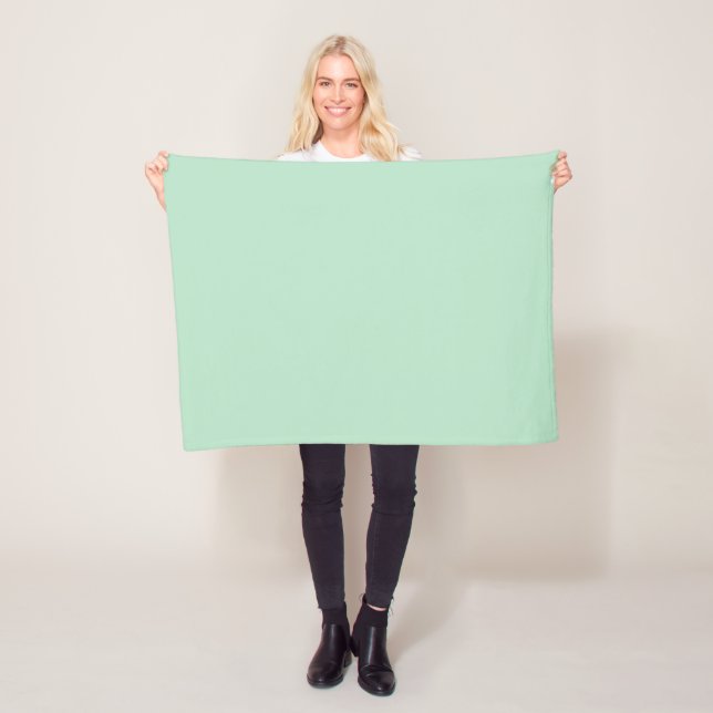 Soft Mint Green Fleece Blanket – Cozy & Chic (In Situ)