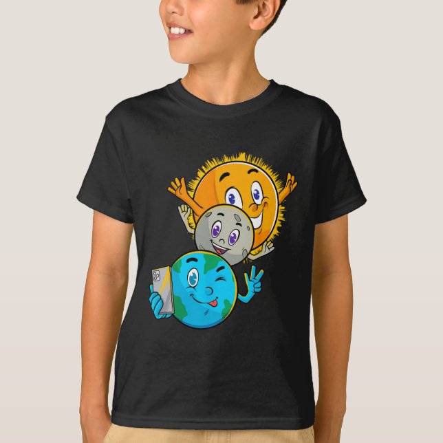 Solar Eclipse 2024 Funny Earth Sun Moon Selfie Spa T-Shirt (Front)
