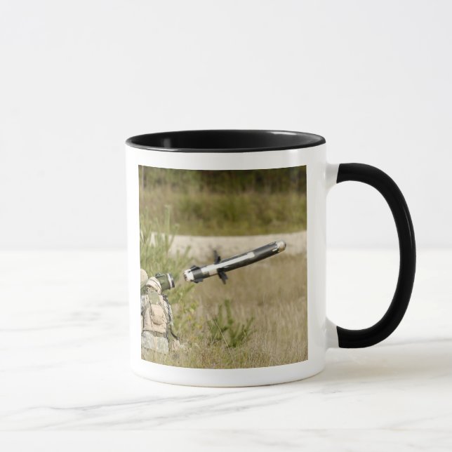 soldiers firing an FGM-148 Javelin Mug (Right)