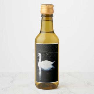 Solitary Swan Wine Label
