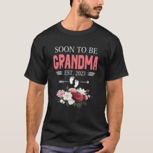 Soon To Be Grandma 2023 First Time Grandma EST 202 T-Shirt
