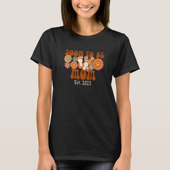 Soon To Be Mom 2023 Groovy Pregnancy Announcement  T-Shirt (Front)