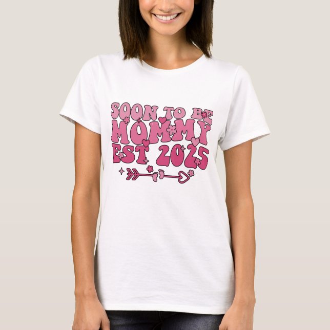 Soon To be Mommy 2025 Groovy Mom Est 2025 Expect  T-Shirt (Front)