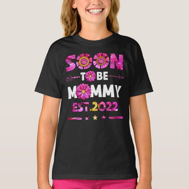 Soon to be Mommy Est2022 Mother's Day For Mom T-Shirt (Front)