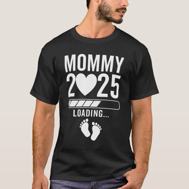Soon To Be Mommy Est 2025 Pregnancy Announcement L T-Shirt (Front)