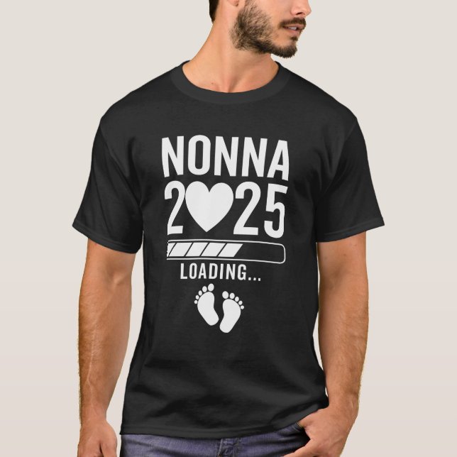 Soon To Be Nonna Est 2025 Pregnancy Announcement L T-Shirt (Front)