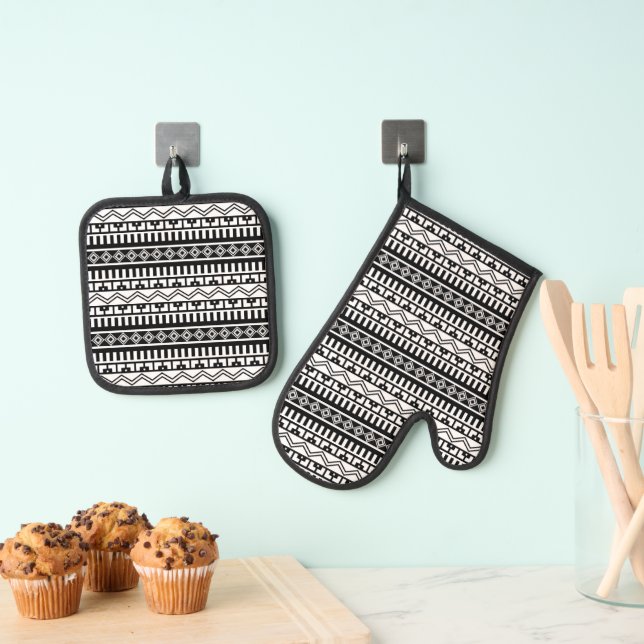 Southwestern Black and White Geometric Patterns Oven Mitt & Pot Holder Set (Insitu(Hanging))