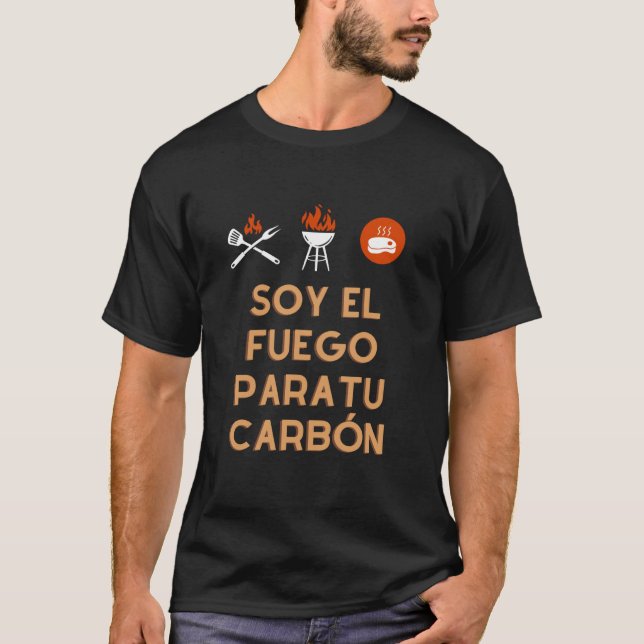 Soy el Fuego para tu Carbon Funny BBQ Spanish Desi T-Shirt (Front)