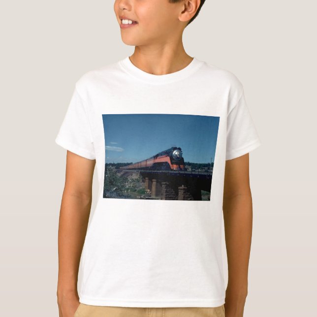 SP "Daylight" train, led by 4-8-4 T-Shirt (Front)