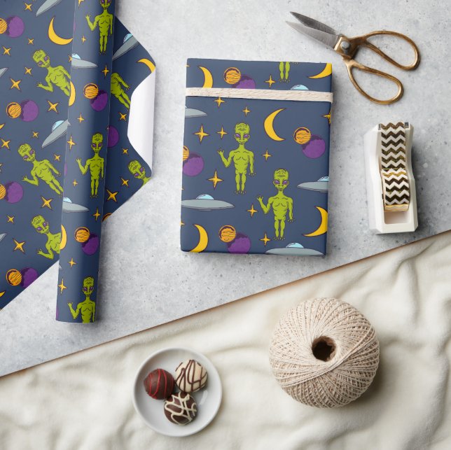 Space Aiens and Flying Saucers Sci-Fi Themed Wrapping Paper (Crafts)