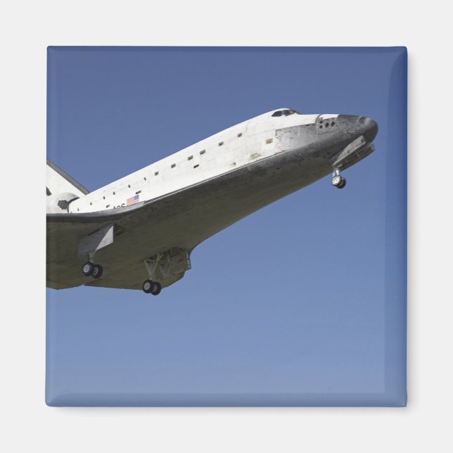 Space shuttle Atlantis approaching Runway 33 2 Magnet (Front)