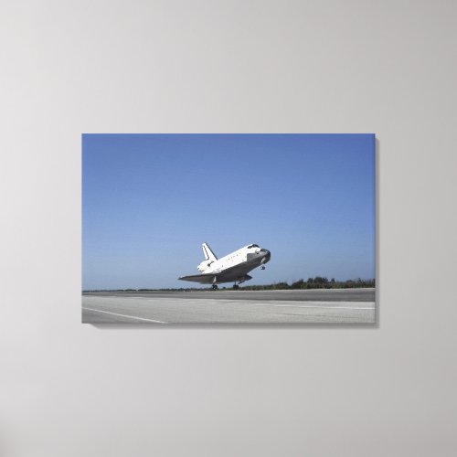 Space shuttle Atlantis approaching Runway 33 Canvas Print