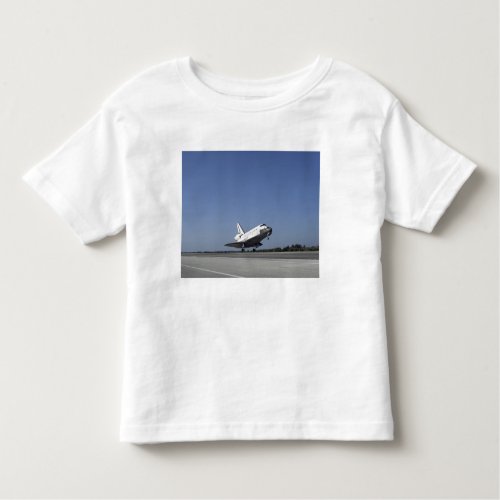 Space shuttle Atlantis approaching Runway 33 Toddler T_shirt