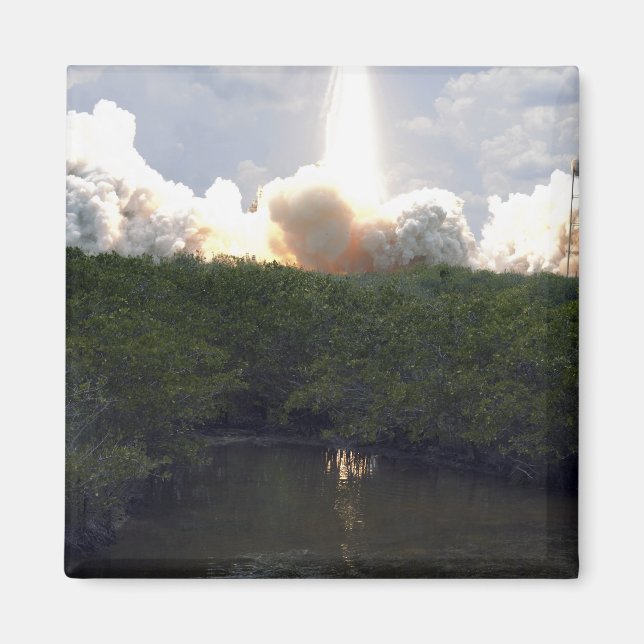 Space Shuttle Atlantis lifts off 14 Magnet (Front)