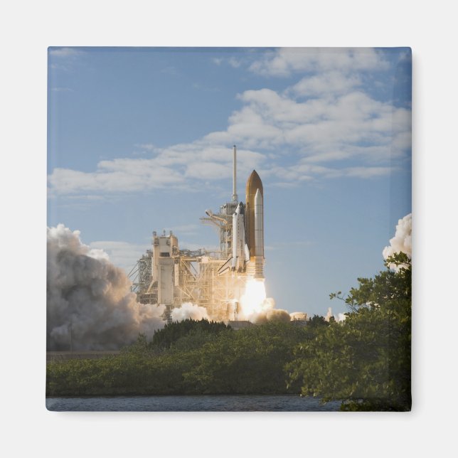 Space Shuttle Atlantis lifts off 7 Magnet (Front)