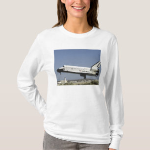 Space Shuttle Atlantis prepares for landing T-Shirt
