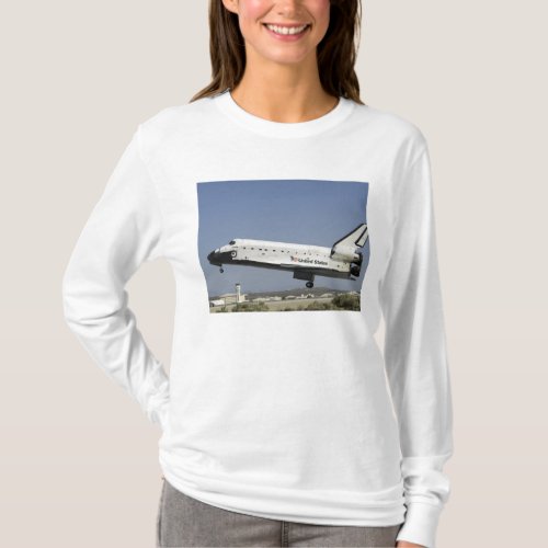 Space Shuttle Atlantis prepares for landing T_Shirt