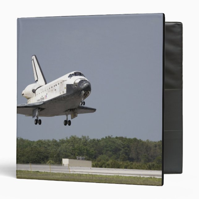 Space Shuttle Discovery approaches landing 2 3 Ring Binder (Front/Inside)