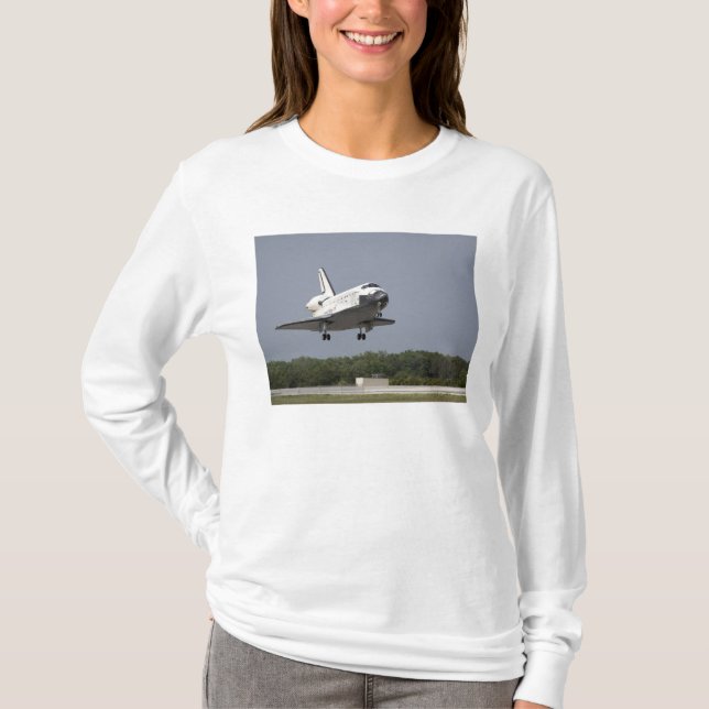 Space Shuttle Discovery approaches landing 2 T-Shirt (Front)