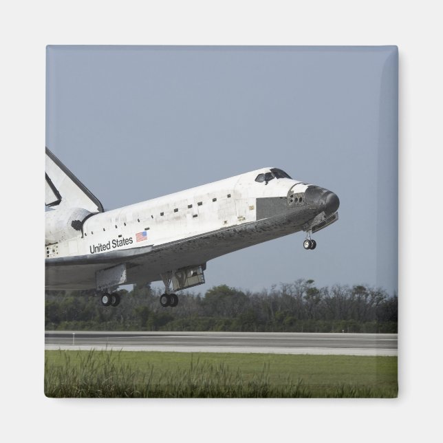 Space shuttle Discovery lands on Runway 33 2 Magnet (Front)