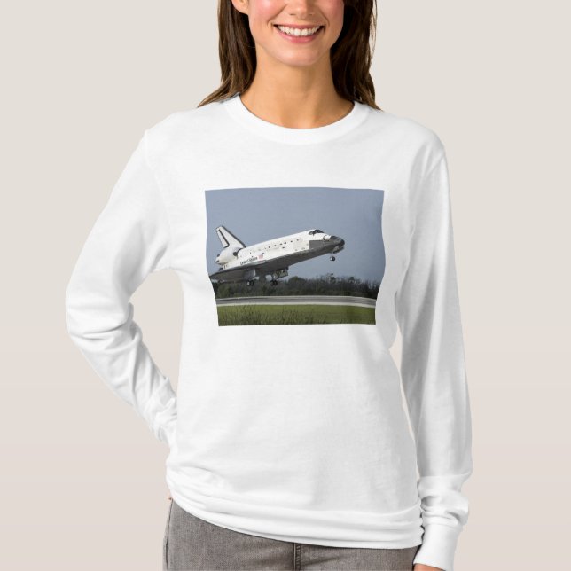 Space shuttle Discovery lands on Runway 33 2 T-Shirt (Front)
