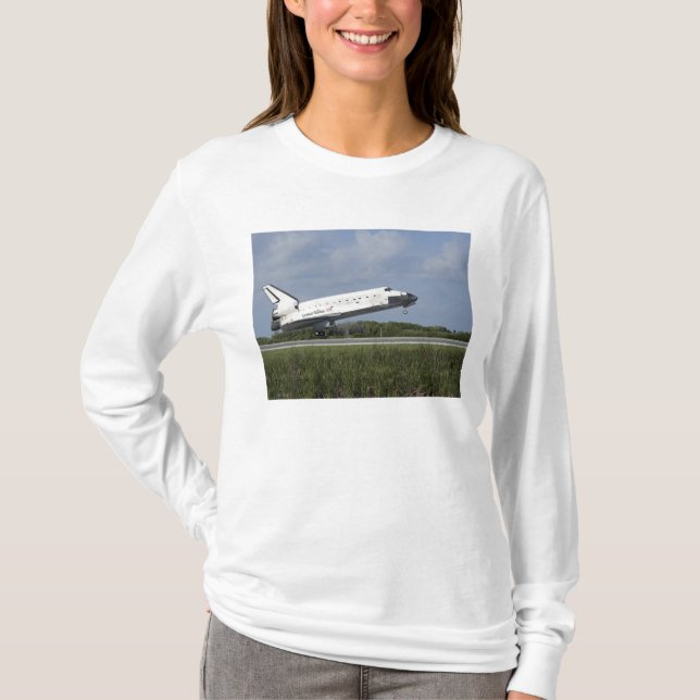 Space shuttle Discovery lands on Runway 33 T-Shirt (Front)