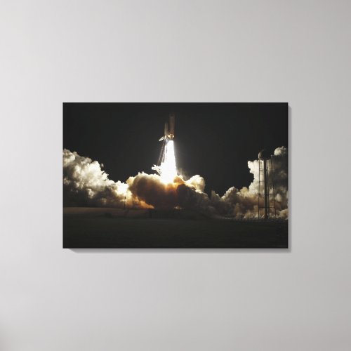 Space shuttle Discovery lifts off Canvas Print