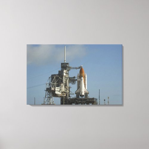 Space Shuttle Discovery sits ready 2 Canvas Print