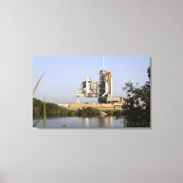 Space Shuttle Discovery sits ready 3 Canvas Print (Front)