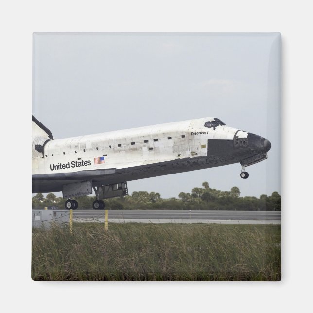Space Shuttle Discovery touches down Magnet (Front)