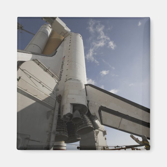 Space Shuttle Endeavour on the launch pad 6 Magnet (Front)