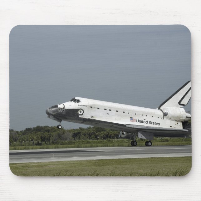 Space Shuttle Endeavour touches down Mouse Pad (Front)