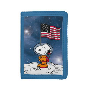 SPACE   Snoopy With Flag Astronaut Trifold Wallet