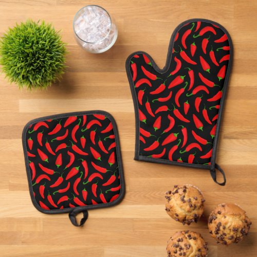 Spicy Red Chili Pepper Patterned Oven Mitt  Pot Holder Set