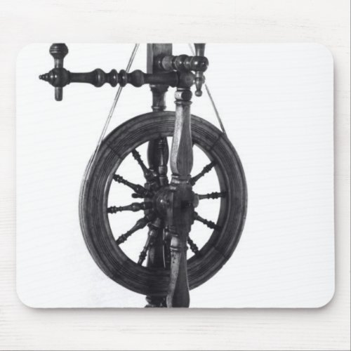 Spinning wheel mouse pad