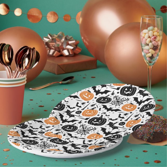 Spooky Halloween  Paper Plates (Multi)