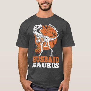 Spooky Husband Saurus Dinosaur Skeleton T rex Pump T-Shirt
