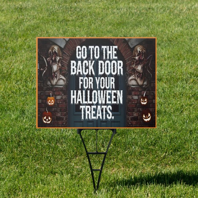 Spooky yard sign for trick-or-treaters (Insitu)