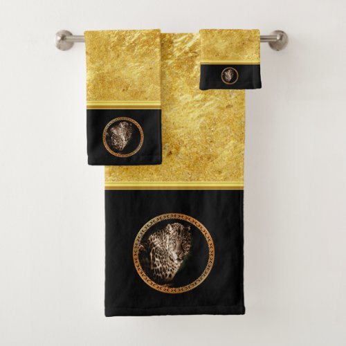 Spotted leopard looking at you with gold foil bath towel set