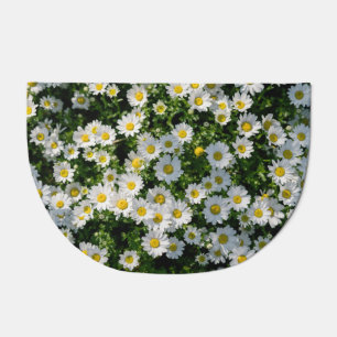 Spring Daisy Field: Serene Background Doormat