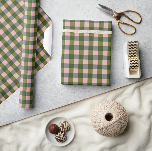 Spring Pink And Green Gingham Wrapping Paper (Crafts)