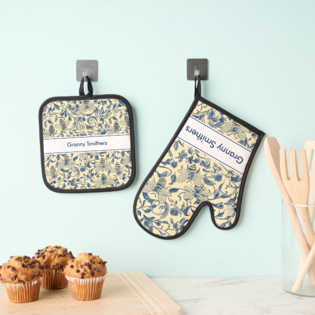 Spring Toile Oven Mitt & Pot Holder Set (Insitu(Hanging))