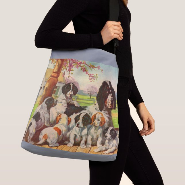 Springer spaniel mom and puppies print crossbody bag (Close Up)