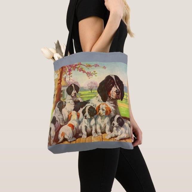 Springer spaniel mom and puppies print tote bag (Close Up)
