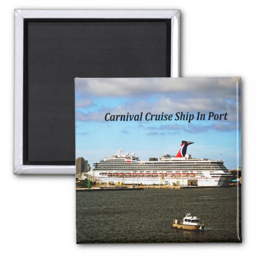 Square magnet with a photo of a cruise ship